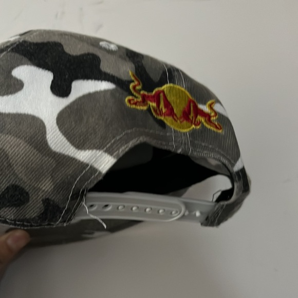 Red bull snap back hat - Picture 2 of 3